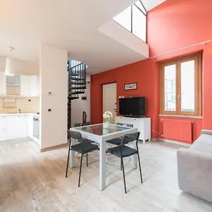 Apartment Heart Centre Navigli 3 Levels, Milan