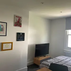 https://studio-5-mins-from-the-beach.brighton-hotels-england.com